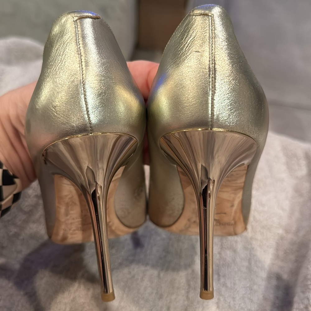 Jimmy Choo Tan and Gold Heels Sleek Pointed Toe - Picture 5 of 10